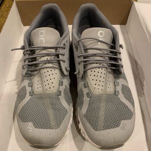 On Cloud men’s size 9.5 Slate Gray